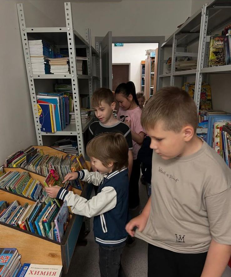 День книголюбов-Кітапсүйерлер күні.
